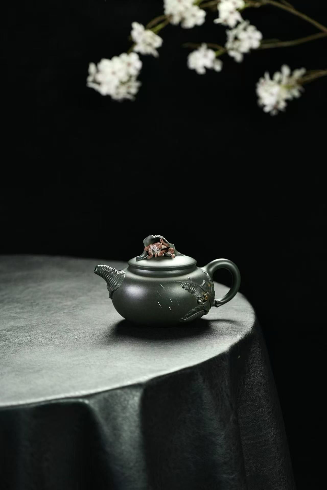 Listening to Rain (Ting Yu) Teapot