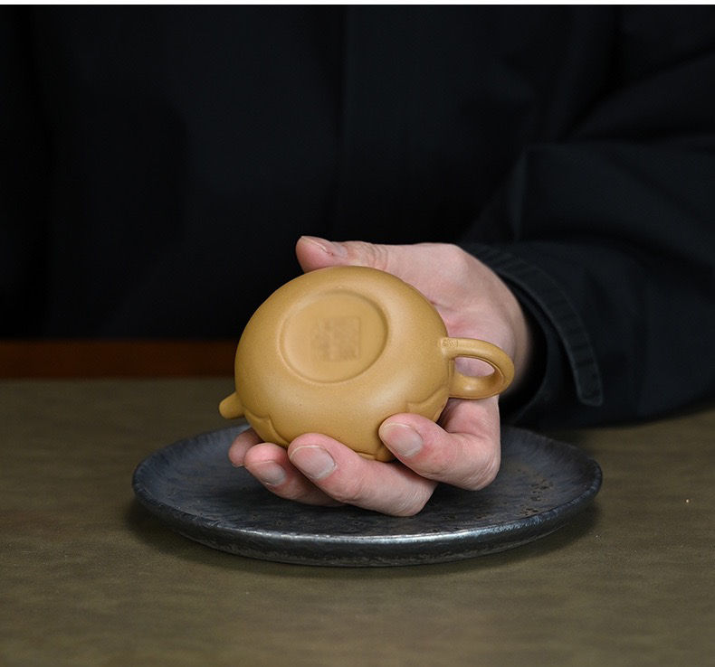 Thumbnail: Ruyi Fanggu Teapot