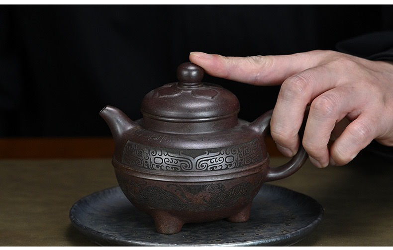 縮圖：Three-Legged Taihe Ding Teapot