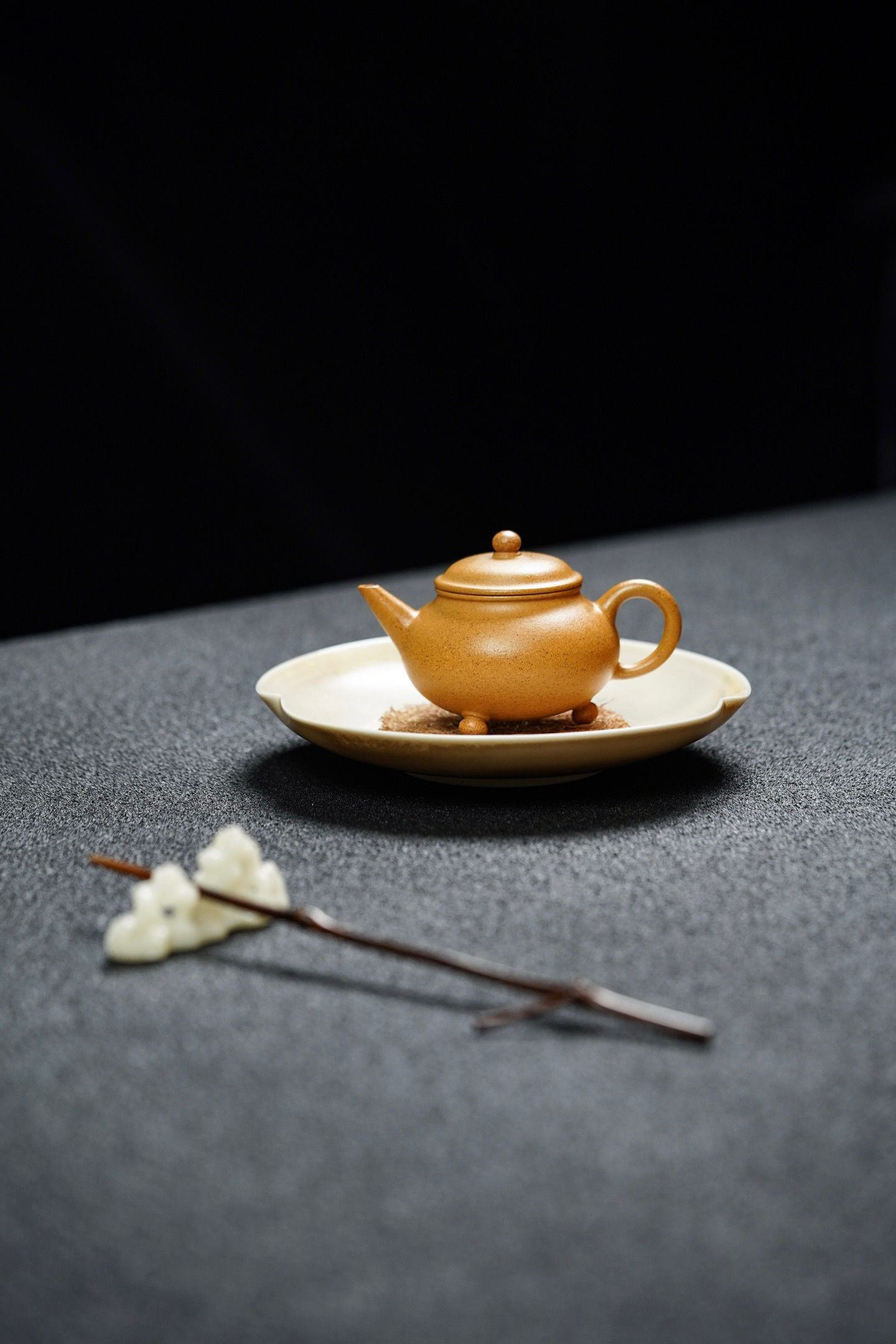 Three-Legged Shuiping Teapot