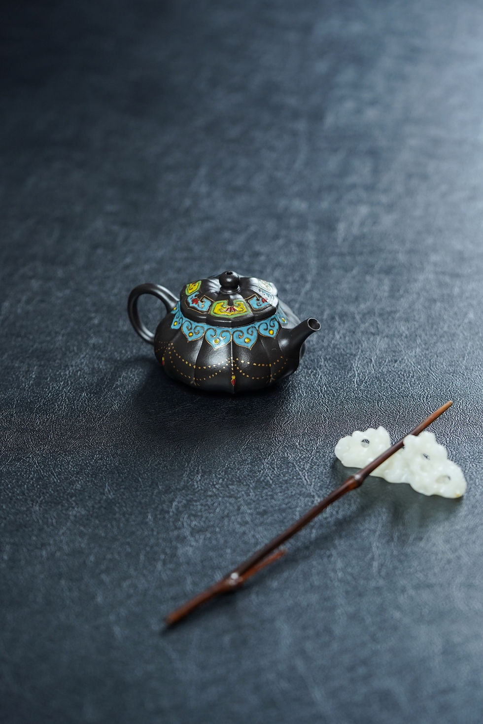 縮圖：Flattened Diamond Ruyi Teapot