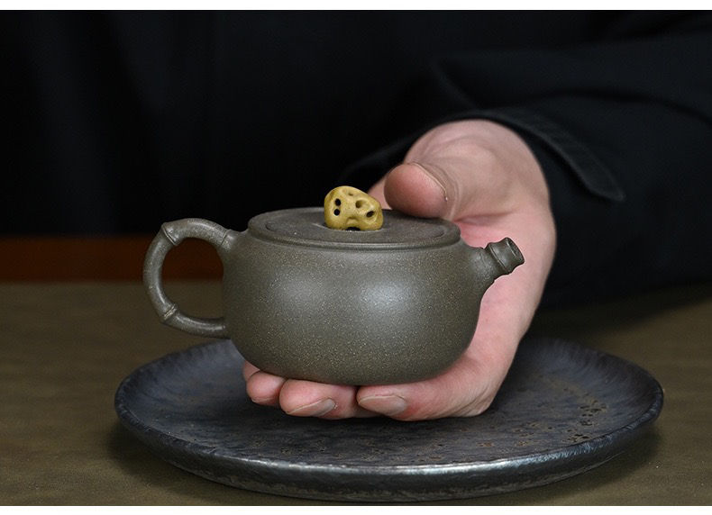縮圖：Taihu Stone Teapot