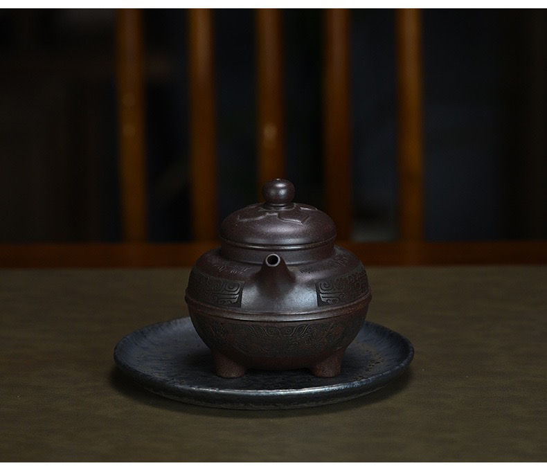 縮圖：Three-Legged Taihe Ding Teapot