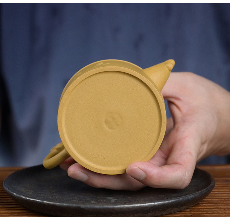 縮圖：Auspicious Cloud Mythical Beast Teapot