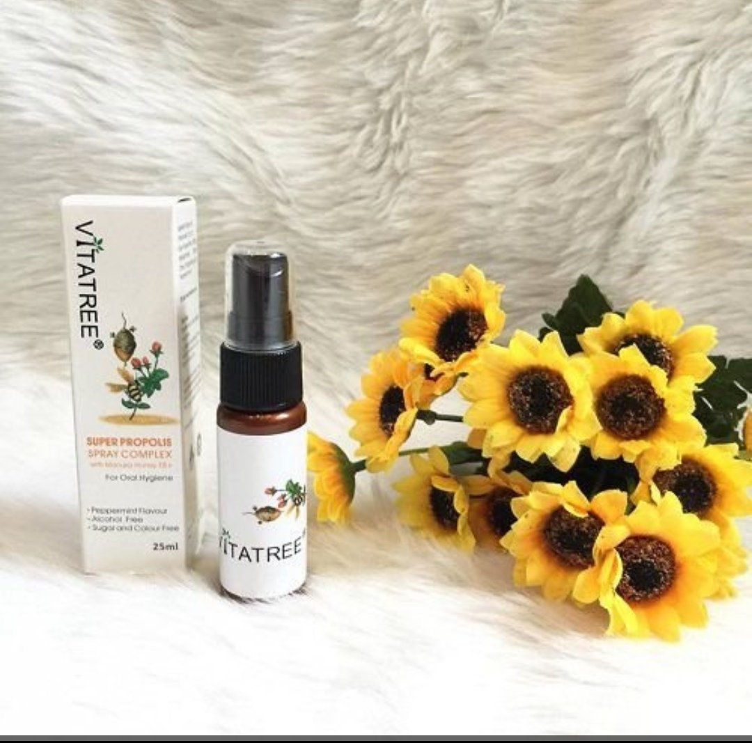 Chai xịt họng keo ong Vitatree 25ml