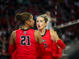 Lovett Has Career Match in Five-Set Loss at Arkansas