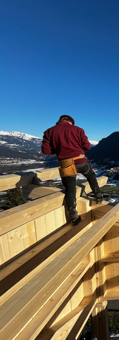 Timber construction temporary worker
