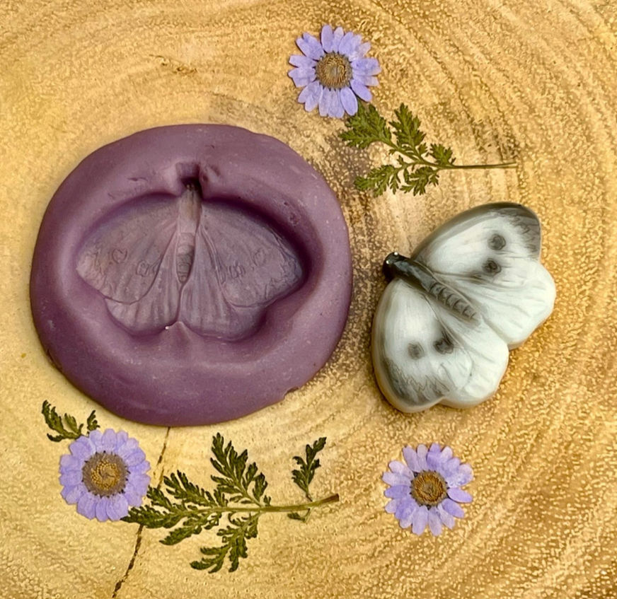 Thumbnail: Sensory play Stones Vlinders
