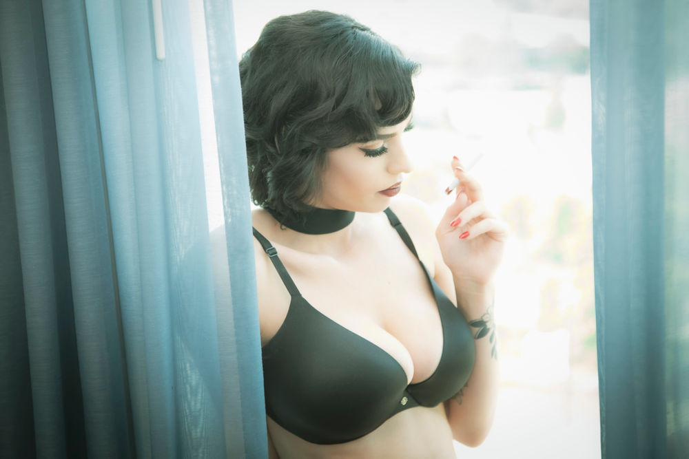 Harlow Pinup Boudoir female photographer near me | Pose coach | boudoir pose ideas Chicago Naperville best Photographers