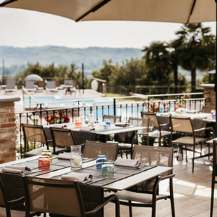 Relais Almaranto pool with poolside dining