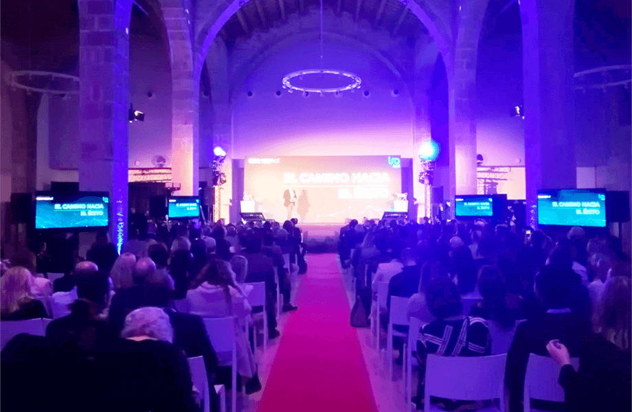 Catering para congresos en Barcelona en el Museo Marítimo: servicio profesional de Jonny Catering Eventos con coffee break premium, estaciones de café y almuerzo tipo cóctel para eventos corporativos internacionales en Barcelona.