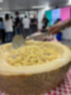 Showcooking de pasta en la rueda de Grana padano o de paella jonny catering especialista en eventos en Fira gran via y showcooking
