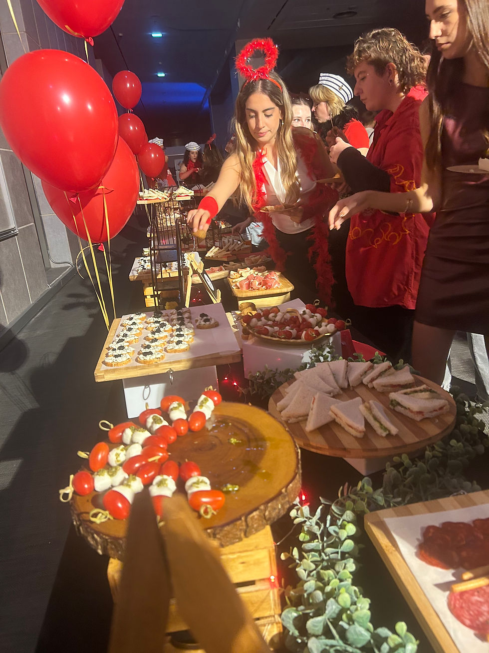 cena-estilo-buffet-corporativa-virgin-cruceros-en-barcelona-jonny-catering