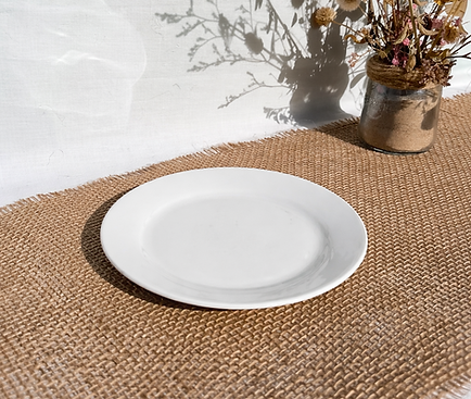 une petite assiette ronde