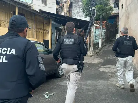 Dez pessoas são presas em operação contra o tráfico de drogas e homicídios em Salvador