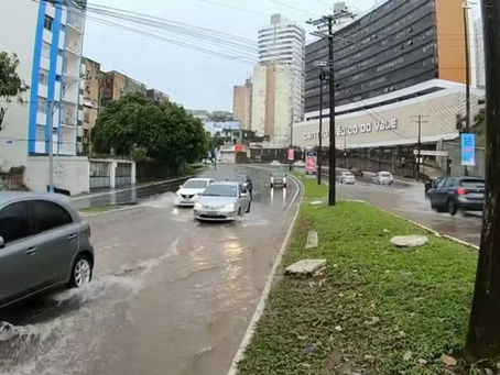 Fortes chuvas atingem Salvador nas primeiras horas do dia