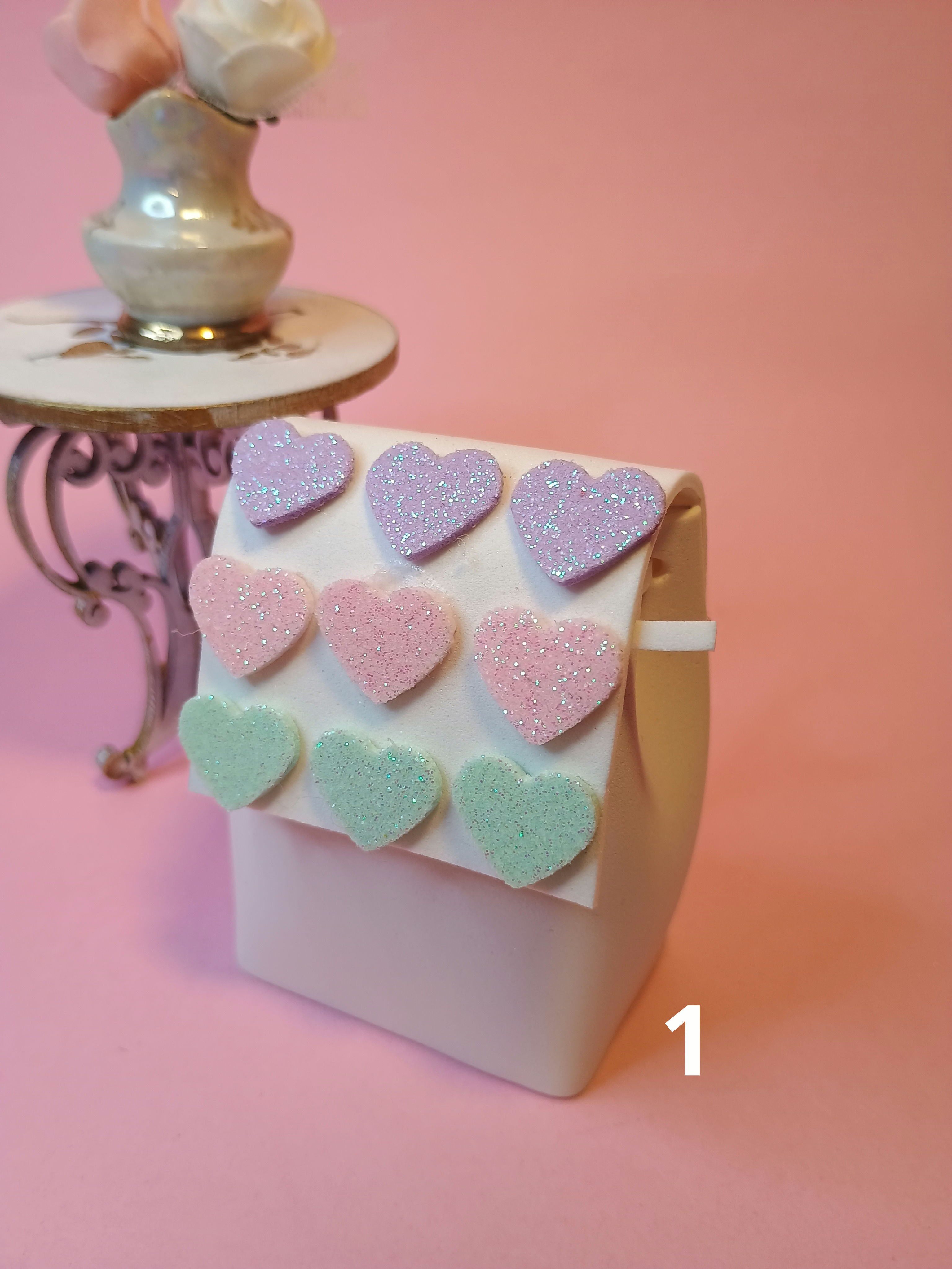 vista frontal Mochilas en Goma Eva con corazones