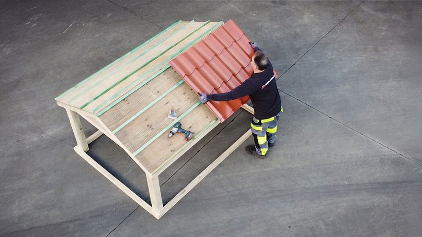 instructievideo voor het plaatsen van dakpanplaten