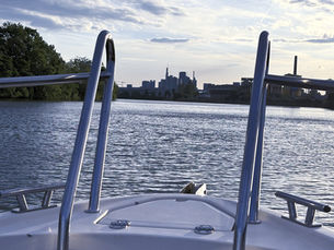 Bootsaussicht auf die Skyline Frankfurt