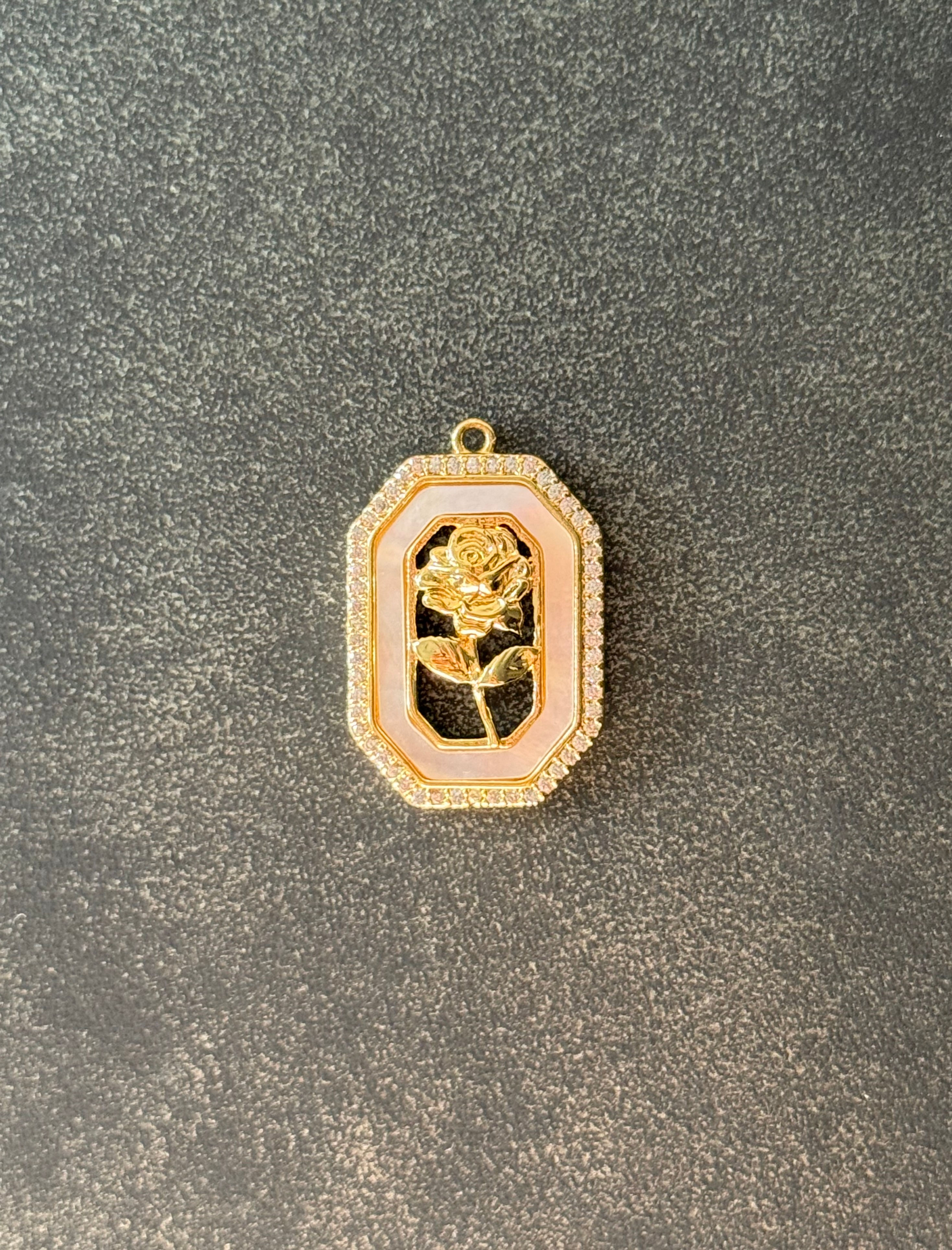 Rose nacrée 🌹✨