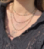 Collier fin trombone en acier inoxydable plaqué or 18k avec des perles naturelles de jade vertes