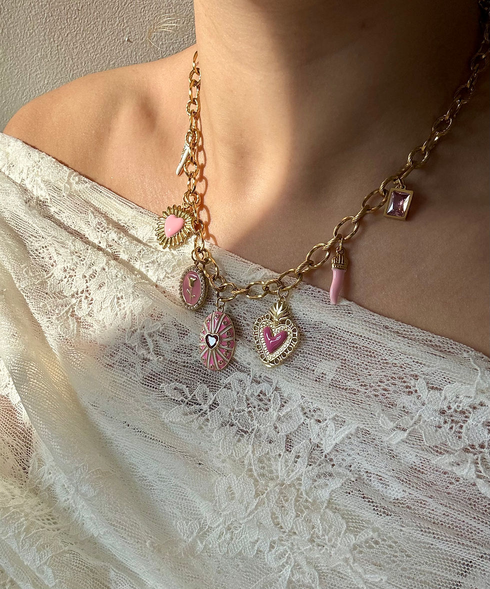 Miniature : Collier doré en acier inoxydable original, élégant et stylé rose avec des coeurs ex voto