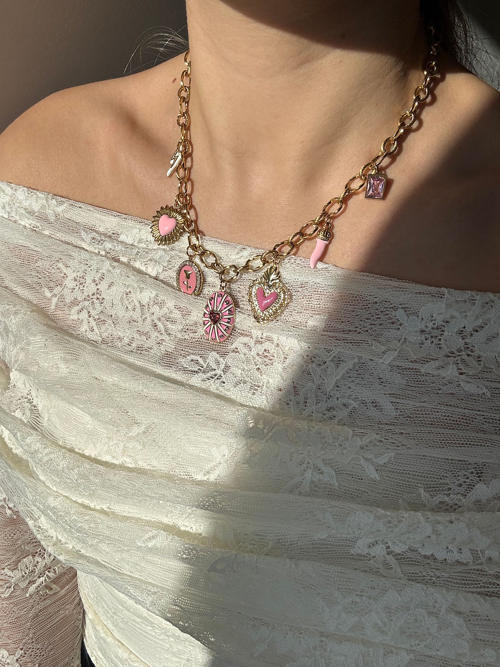 Miniature : Collier doré en acier inoxydable original, élégant et stylé rose avec des coeurs ex voto