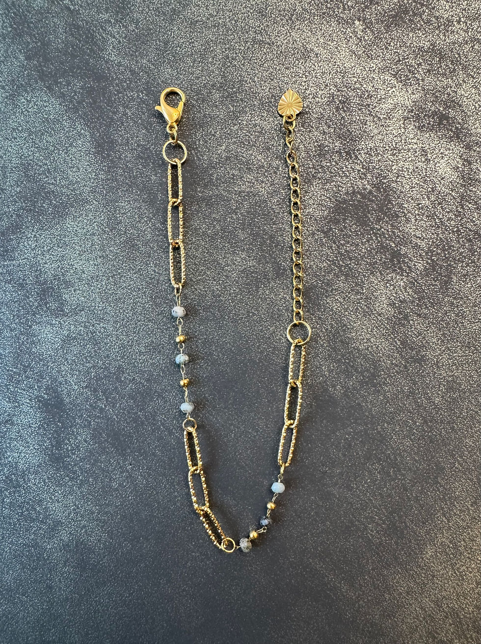 Miniature : Bracelet fin trombone en acier inoxydable plaqué or 18k avec des perles naturelles de jade colorées