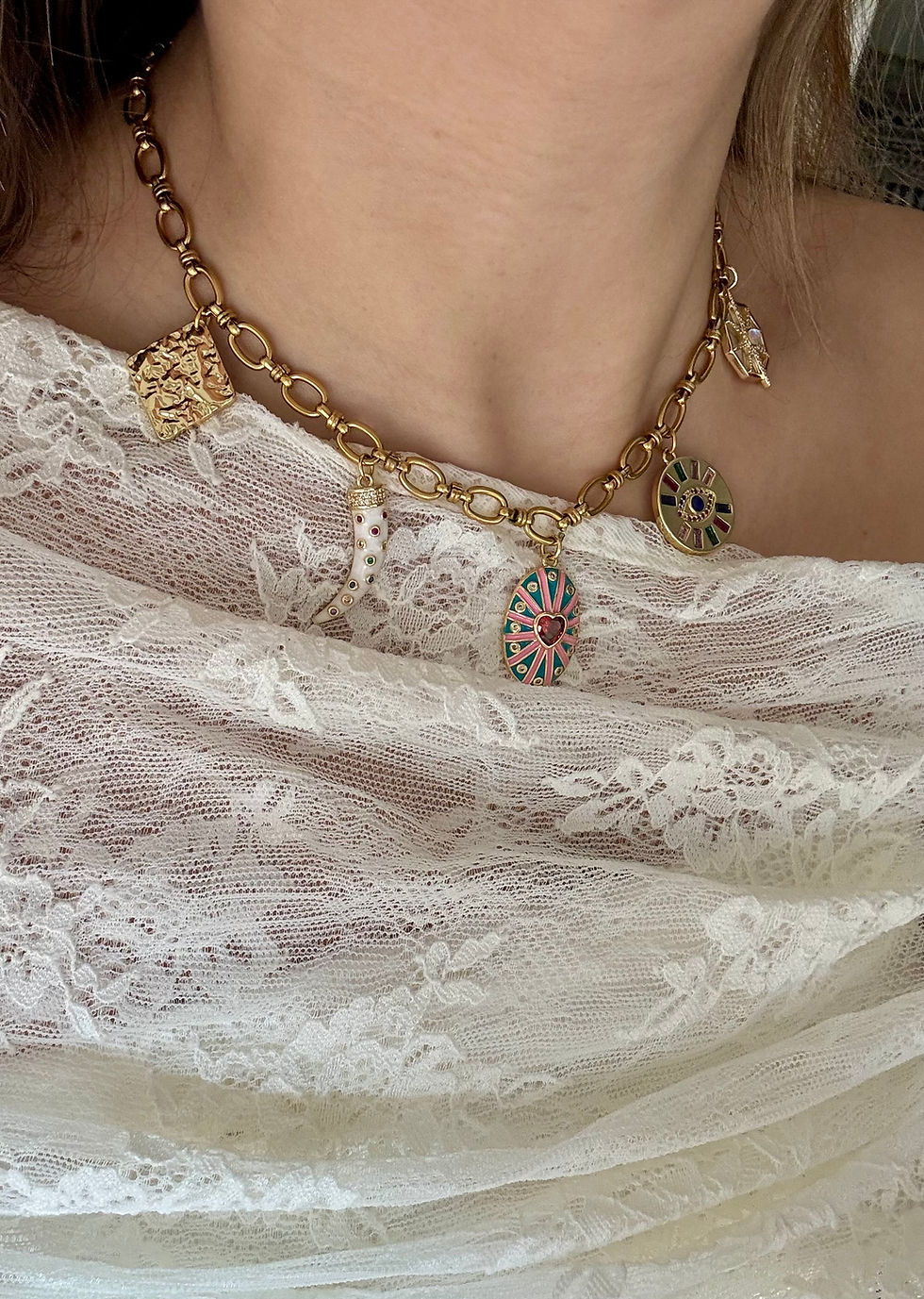 Miniature : Collier doré en acier inoxydable original, élégant et stylé coloré et brillant pour attirer la chance