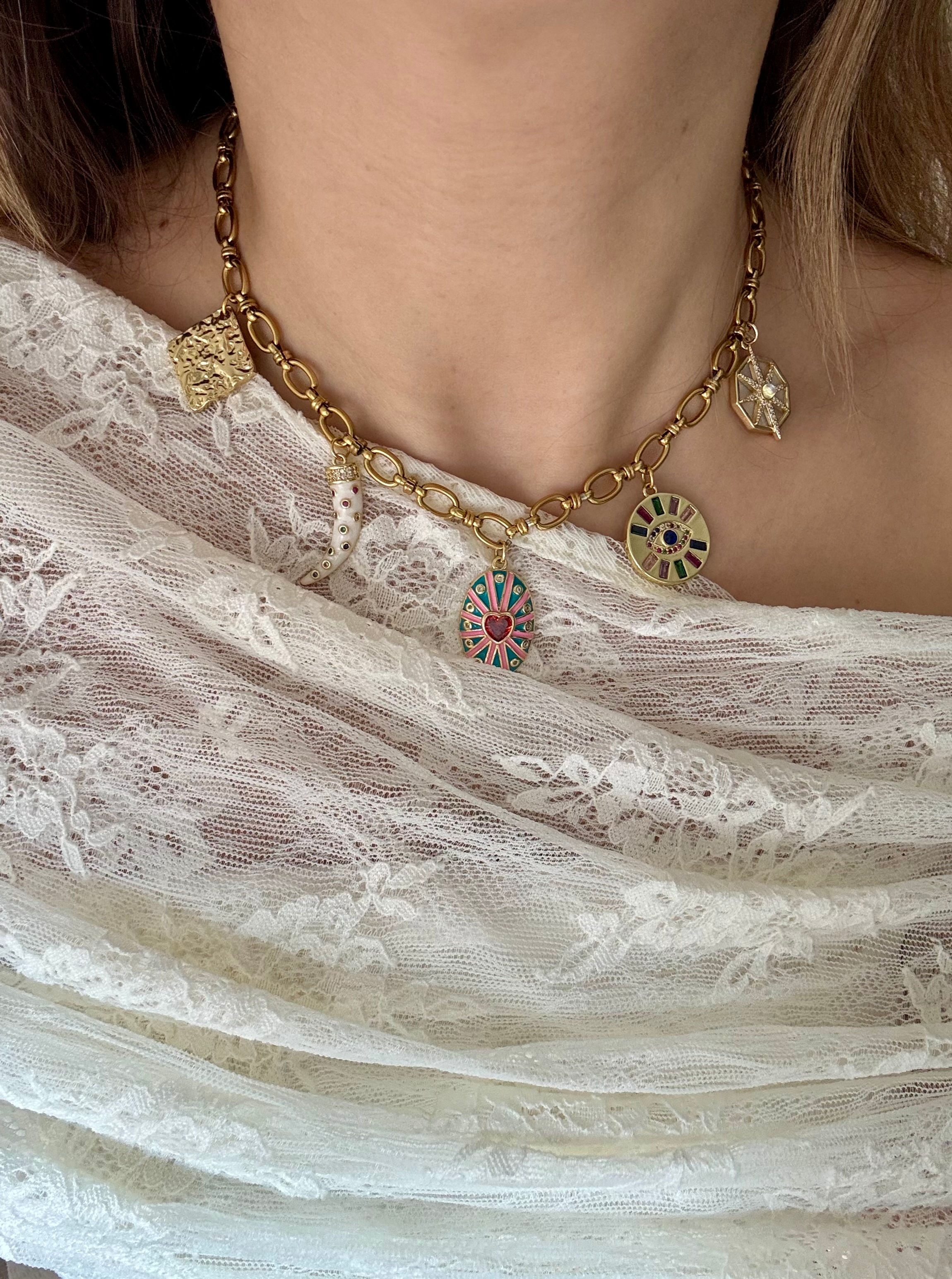 Collier doré en acier inoxydable original, élégant et stylé coloré et brillant pour attirer la chance