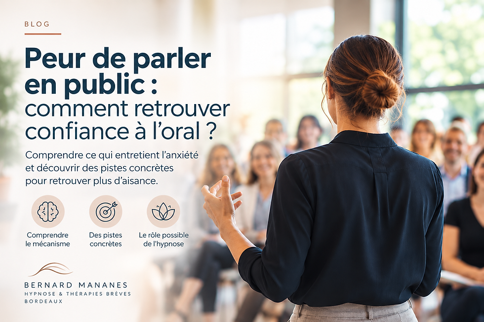 Peur de parler en public : personne prenant la parole devant un auditoire
