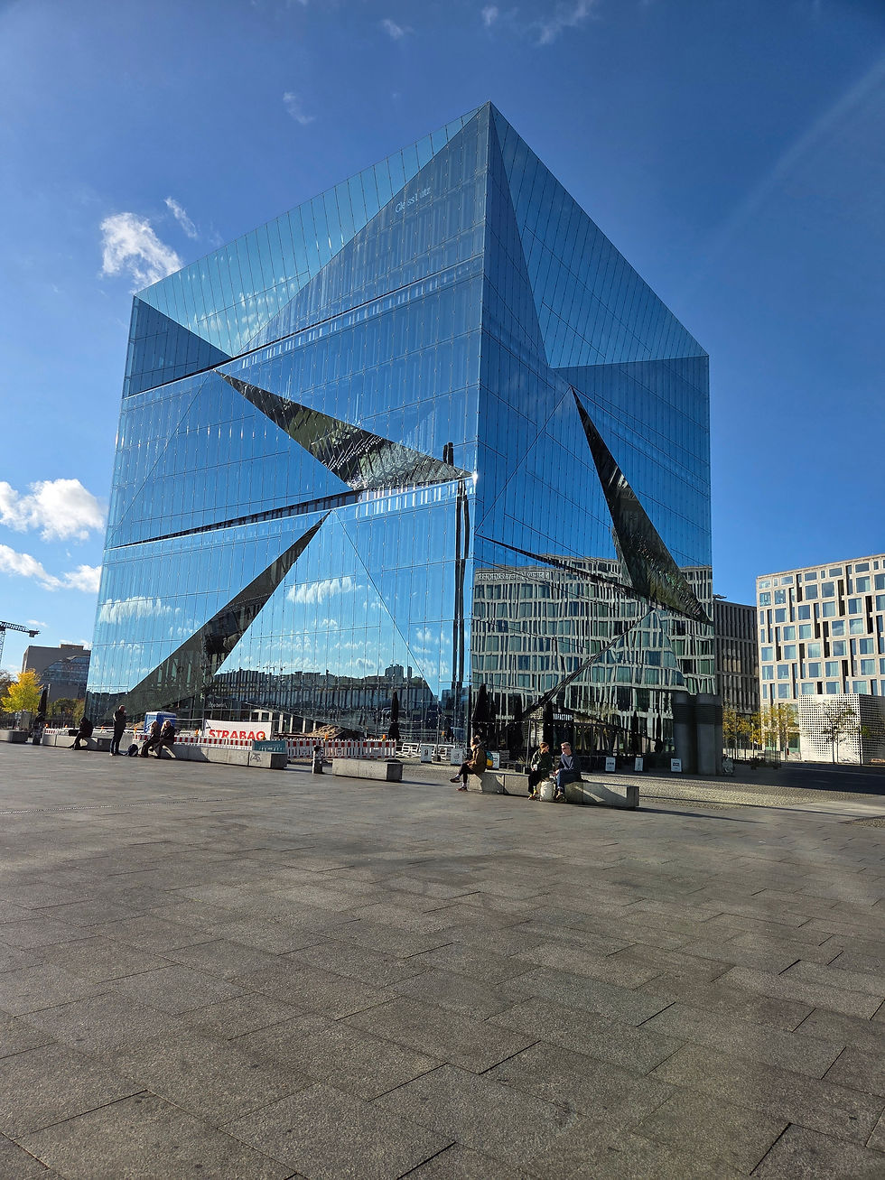  הקוביה (The Cube): הפסל החכם של ברלין