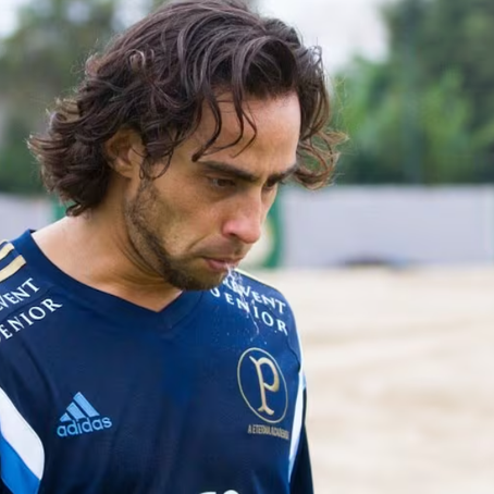Acusado de abuso sexual, Jorge Valdivia é detido no Chile; ex-jogador do Palmeiras nega.