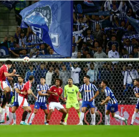 Porto e Manchester United empatam em confronto emocionante pela Liga Europa