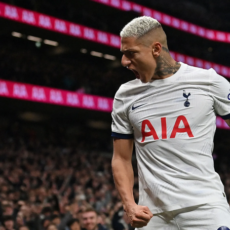 Com agressão em campo e Richarlison atingido sem querer, Tottenham atropela o West Ham, de Paquetá, na Premier League.