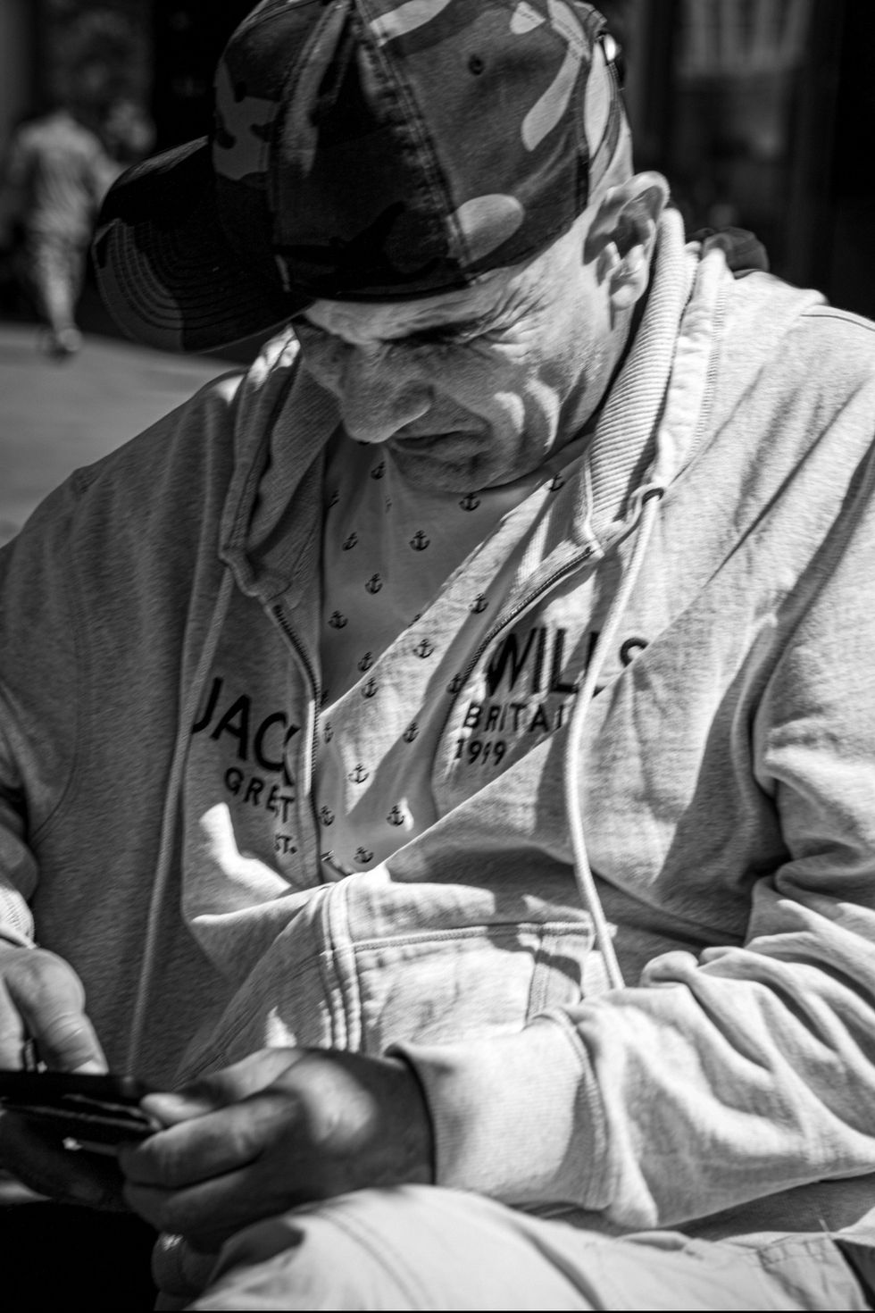 Screenlight Silence — A Glimpse Into Solitude