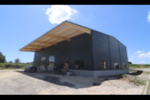 Für dieses Bauvorhaben durfte ich als Energieberater der Koch-Bautechnik eine umfassende energetische Begleitung übernehmen. Der Neubau kombiniert eine moderne Produktionshalle mit einem Bürotrakt und erfüllt die hohen Anforderungen eines KfW-Effizienzgebäudes 40.
Unsere Leistungen im Detail:
✅ Wärmeschutznachweis: Erstellung des vollständigen Nachweises nach den geltenden Standards.
✅ Energetische Nachweise: Berechnung und Dokumentation aller relevanten Werte zur Förderung.
✅ Energetische Baubegleitung: Begleitung gemäß den Förderkriterien zur Sicherstellung der hohen Effizienzstandards.
✅ Stichprobenkontrollen: Überprüfung und Dokumentation der Bauausführung zur Qualitätssicherung.
Durch unsere Expertise konnte ein energieeffizientes Gebäude realisiert werden, das sowohl ökologisch als auch wirtschaftlich überzeugt. Ein weiterer Schritt in Richtung nachhaltiges Bauen!
