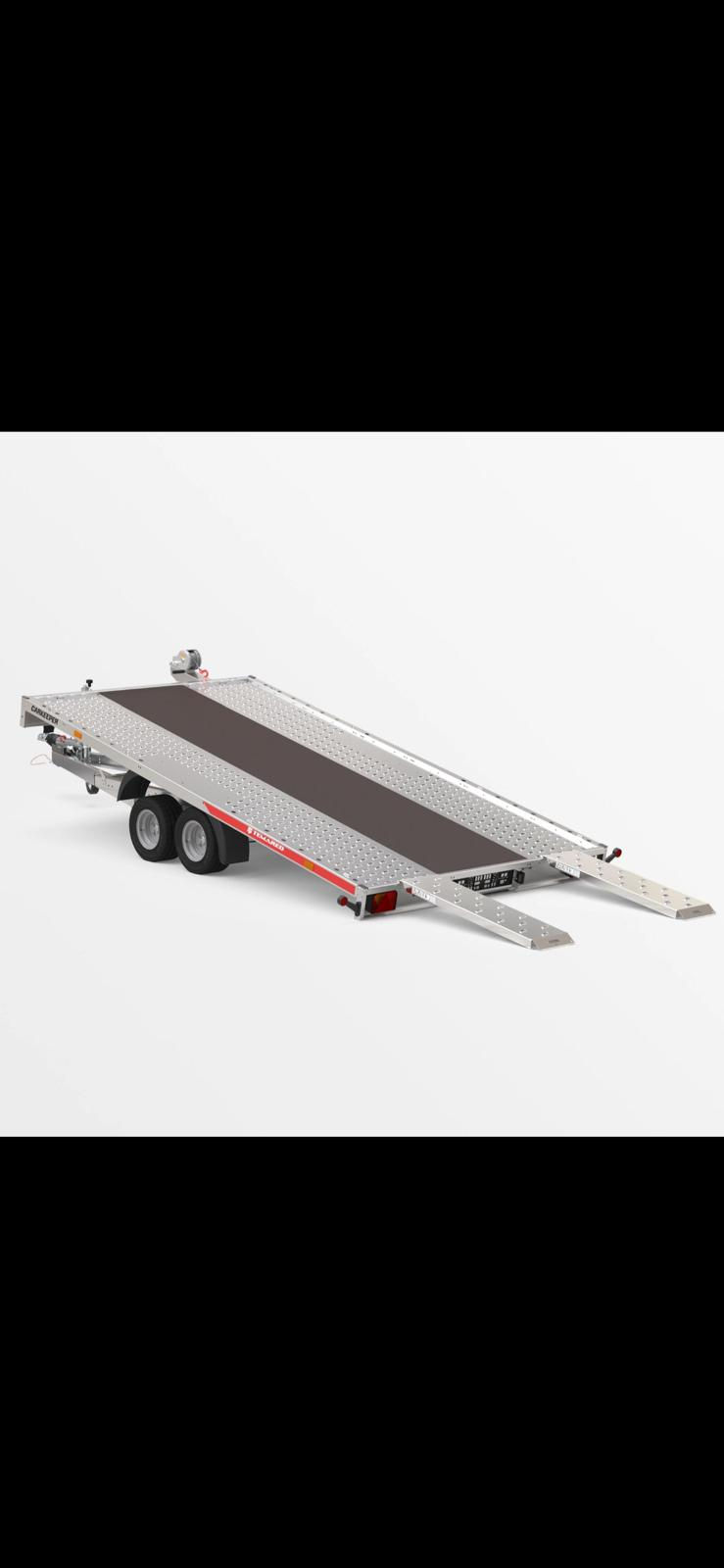 KFZ-Trailer mit großer Ladefläche und Auffahrrampe zur Fahrzeugbeförderung