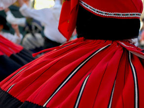 Roupa de domingo - conto sobre a mulher portuguesa e os seus desejos de liberdade