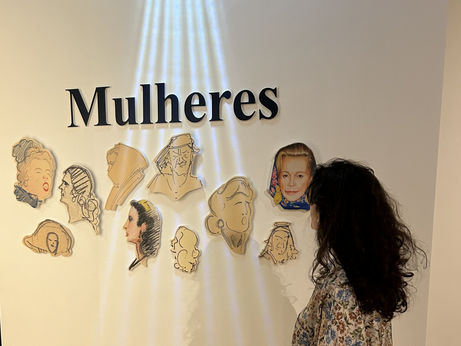 Imagem com faces de mulheres