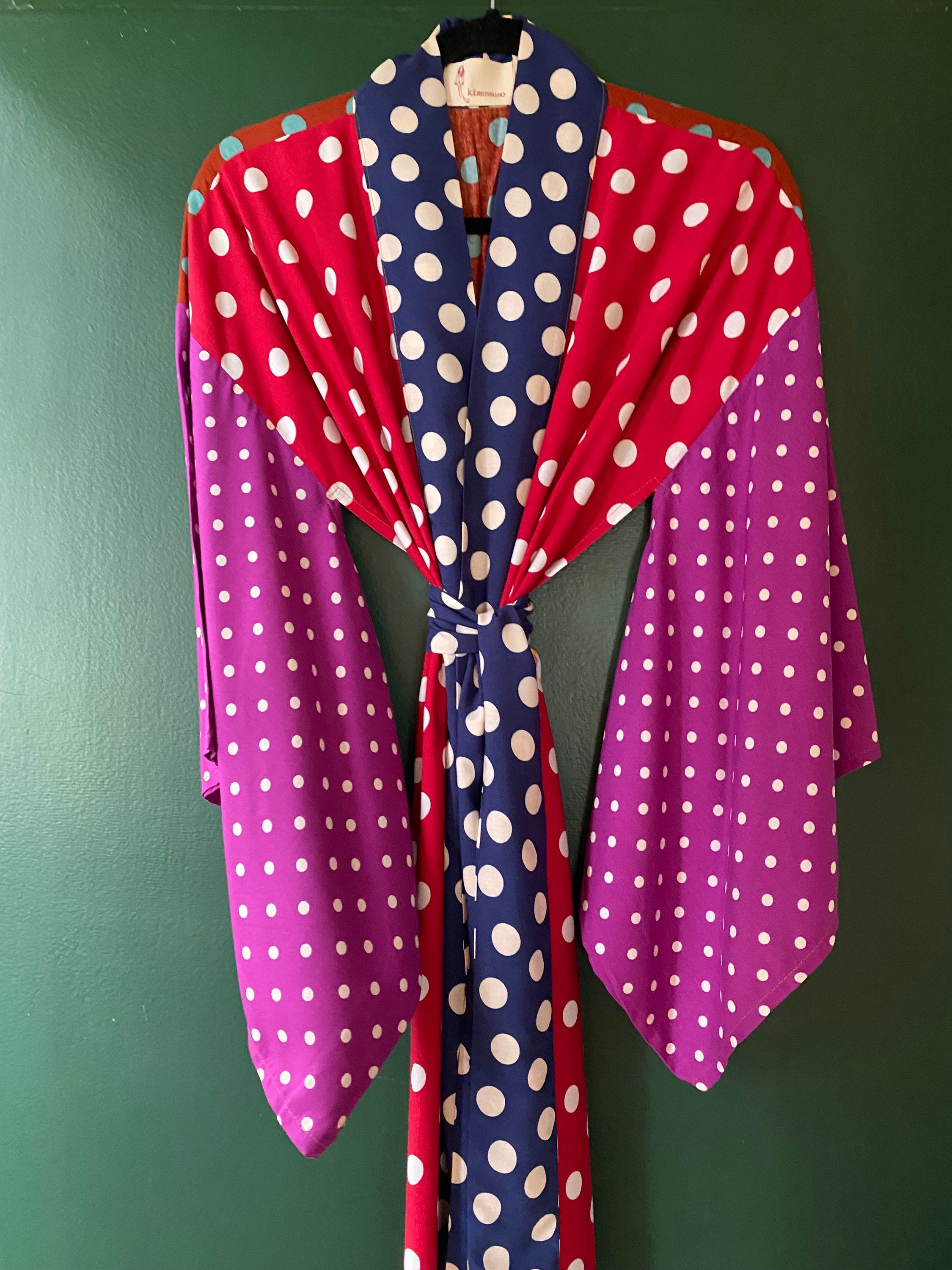 Kimono longo poá coral com marinho