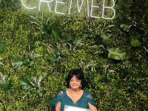 Diretora do Sindimed-BA recebe homenagem do Cremeb pelos 50 anos de formatura