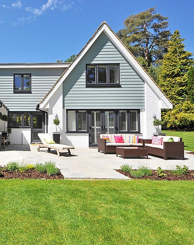 new-england-style-house-ge055063fc_1280.jpg