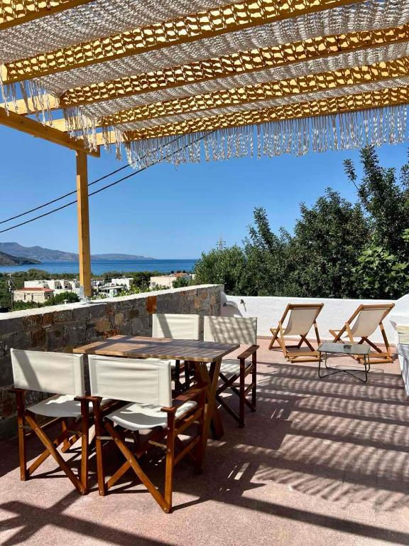 Understanding "Gioma": The Golden Hour of the Cretan Soul