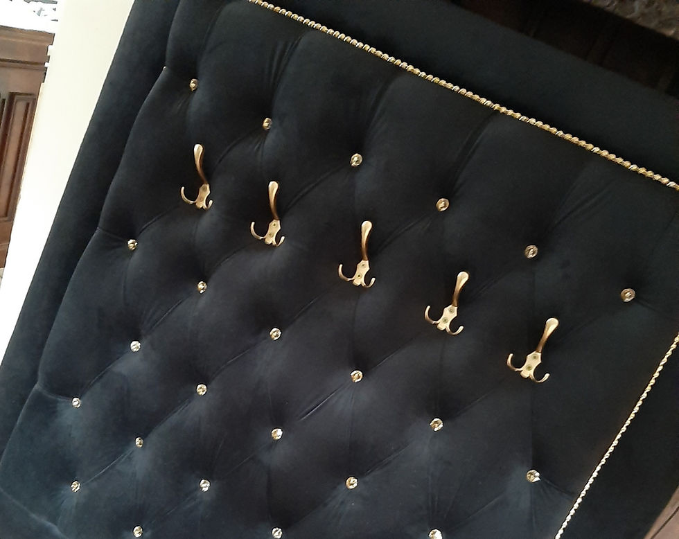 panel tapicerowany z wieszakami w stylu glamour, ścianka z wieszakami do przedpokoju