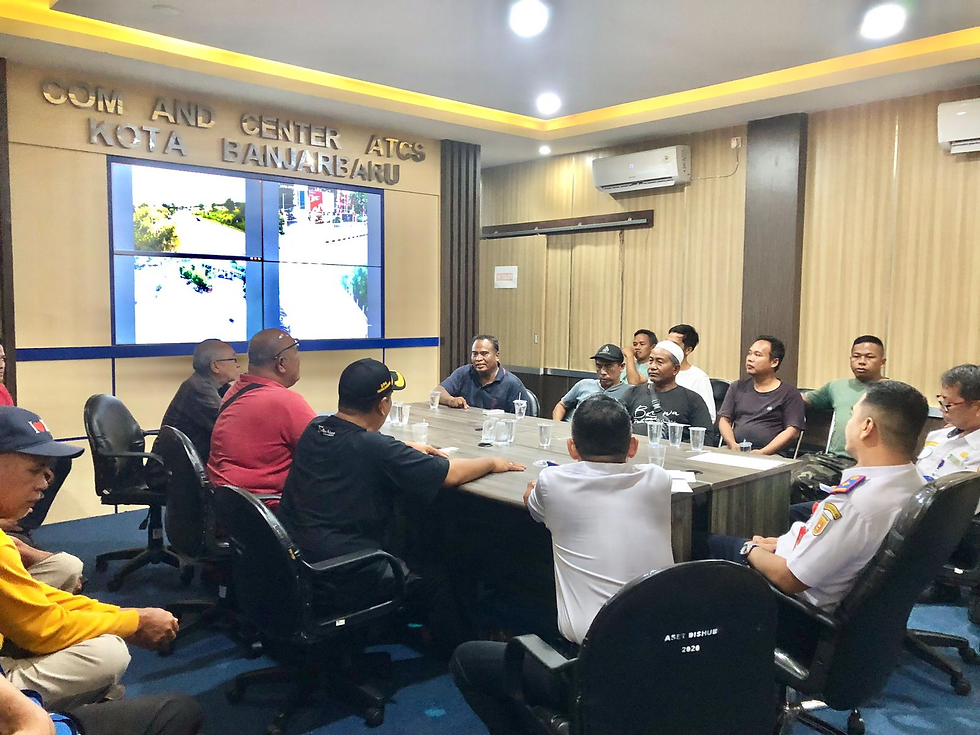 Pertemuan Pejabat Dishub Banjarbaru dengan Organda terkait angkutan feeder. Foto - Putra