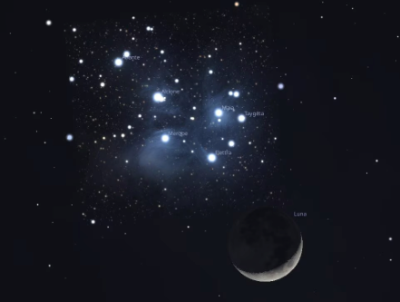 Luna e Pleiadi (M45): la falce che “sfiora” il grappolo più famoso del cielo