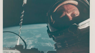 I complottisti di tutto il mondo ora possono acquistare foto delle missioni spaziali all'asta!