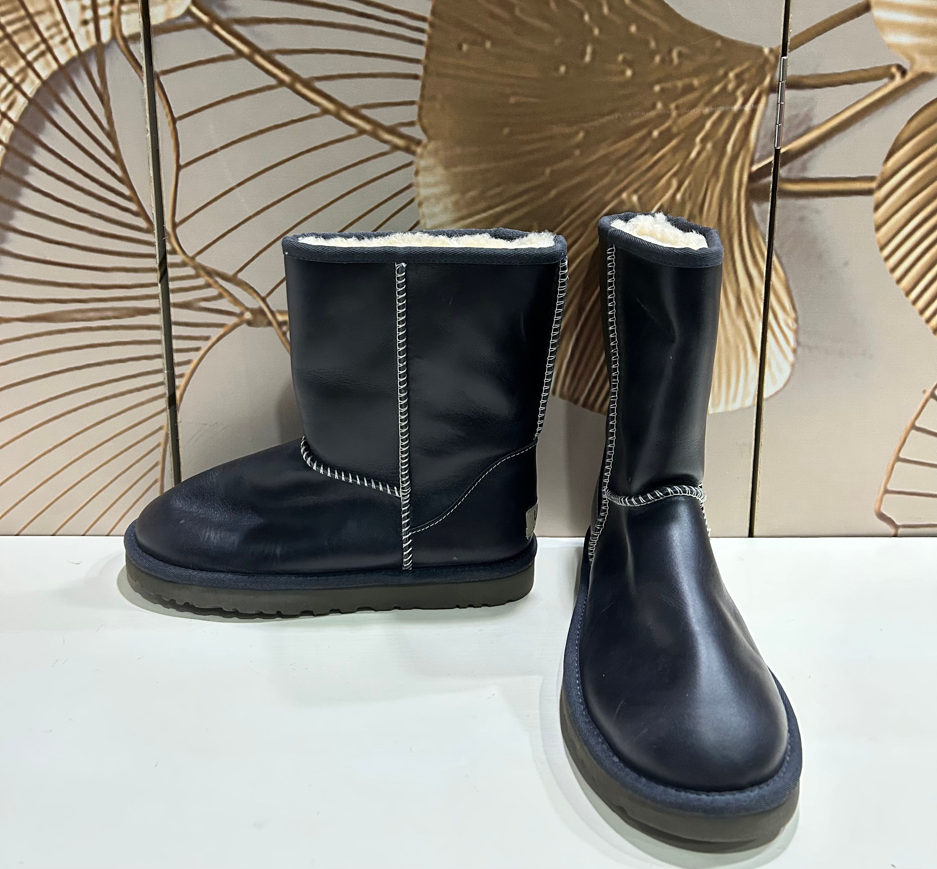 UGG Leather Boots, size US 7
