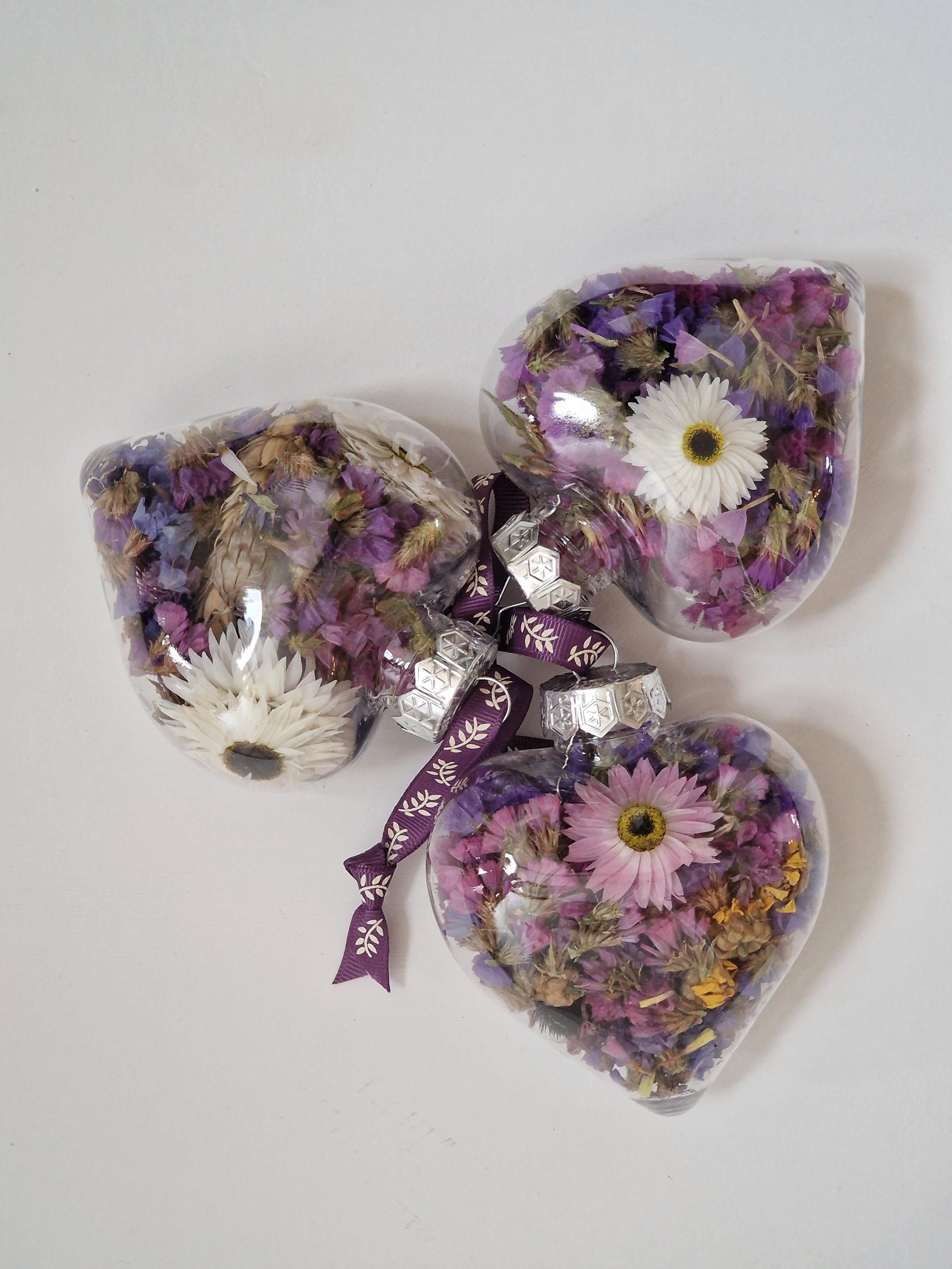 Baubles x 3, heart shaped, 11 x 9 cm